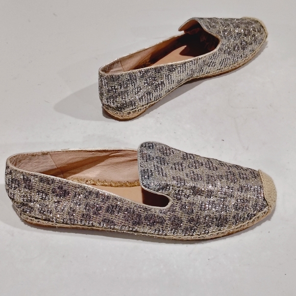 Vince Camuto Women\'s Animal Print Metallic Round ToeLeather Espadrilles Size 8.5